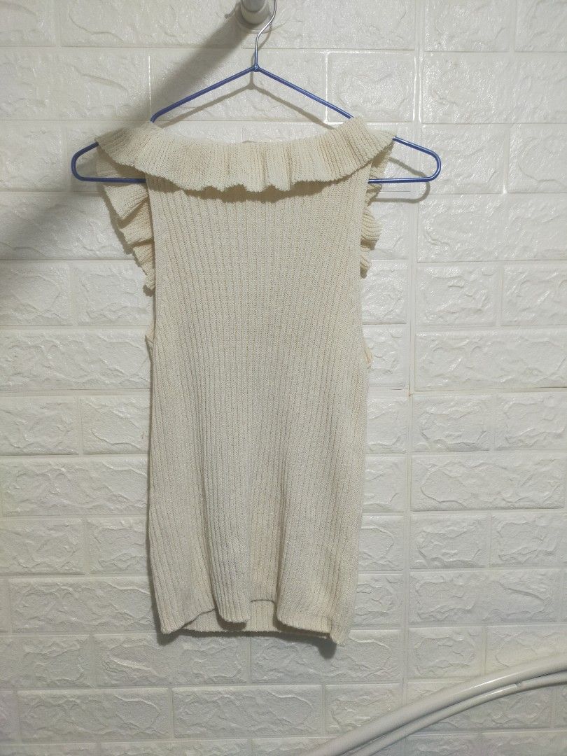 Mango Knitted Blouse (Category: Blouses) located in Quezon City. Submitted by gzerimar (Listing ID 1361161979, Image 2). Description: .