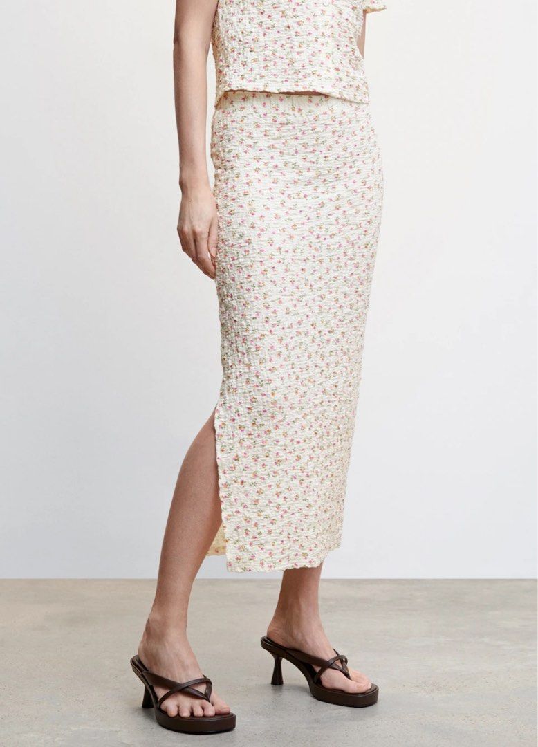 Mango Textured Column Midi Skirt Floral (Category: Skirts) located in Makati City. Submitted by fiffanify (Listing ID 1361123271, Image 1). Description: A fitted floral maxi skirt from Mango Size M (Waist 28in; Hip 39in) Cotton-blend fabric. Textured fabric. Fitted design. Midi design. Available in plain and patterned. Elasticated waist. Unclosed. Side slit. Co-ord..