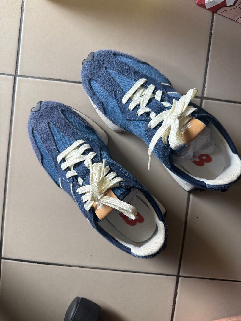 New Balance 327 Denim - W (Category: Sneakers) located in Makati City. Submitted by rain3dr0ps (Listing ID 1361090609, Image 2). Description: Used once Rfs: too many shoes Size: 25cm / 8US W Ships from Makati Payment via BPI Or Gcash.