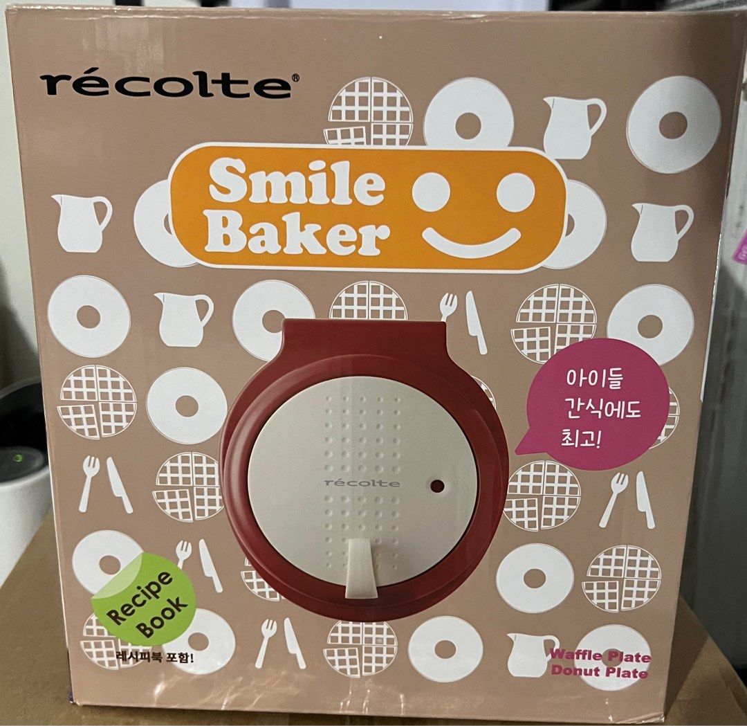 Pancake Maker (Category: Other Kitchen Appliances) located in Marikina City. Submitted by shop.cai (Listing ID 1361080037, Image 1). Description: 100% Brand New (Unused) Recolte Smile Baker Mini Pancake/ Gingerbread Maker (Red) from JAPAN .
