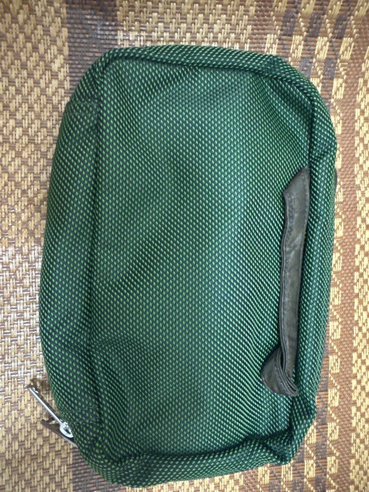 Porter （分類：多用途袋）位於 Hong Kong。 由 michelkahei 提交（商品編號 1361070576，圖片 2）。簡介： 多格數 最適合旅行 25x18cm。