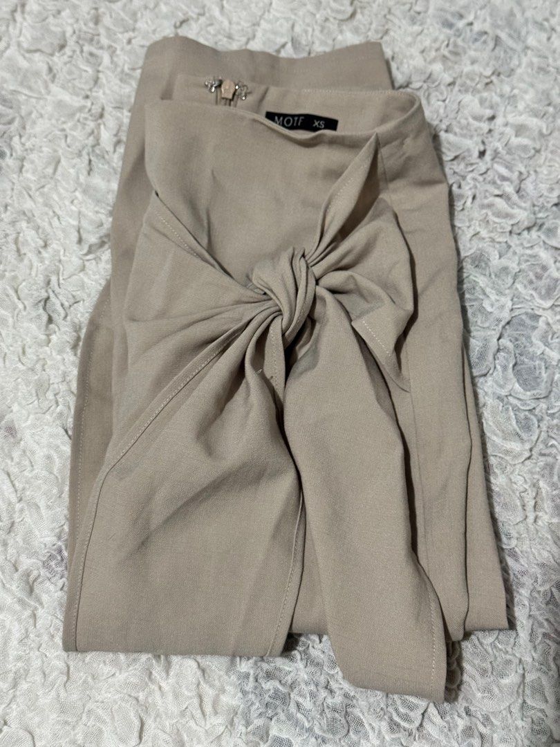 Premium Viscose Wrap Knotted Skirt (Category: Skirts) located in Makati City. Submitted by xianii (Listing ID 1361141191, Image 3). Description: rfs: downsizing my closet it’s still new, i only wore it like twice haha😩 DM if interested! 😊.