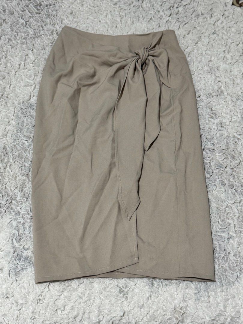 Premium Viscose Wrap Knotted Skirt (Category: Skirts) located in Makati City. Submitted by xianii (Listing ID 1361141191, Image 2). Description: rfs: downsizing my closet it’s still new, i only wore it like twice haha😩 DM if interested! 😊.