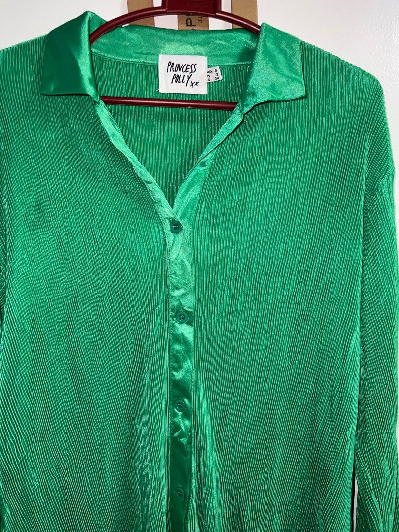 Princess Polly Green Longsleeves (Category: Longsleeves) located in Mandaluyong City. Submitted by izzy11navarrete (Listing ID 1361163448, Image 3). Description: once used, no issue sf shoulder of buyer.