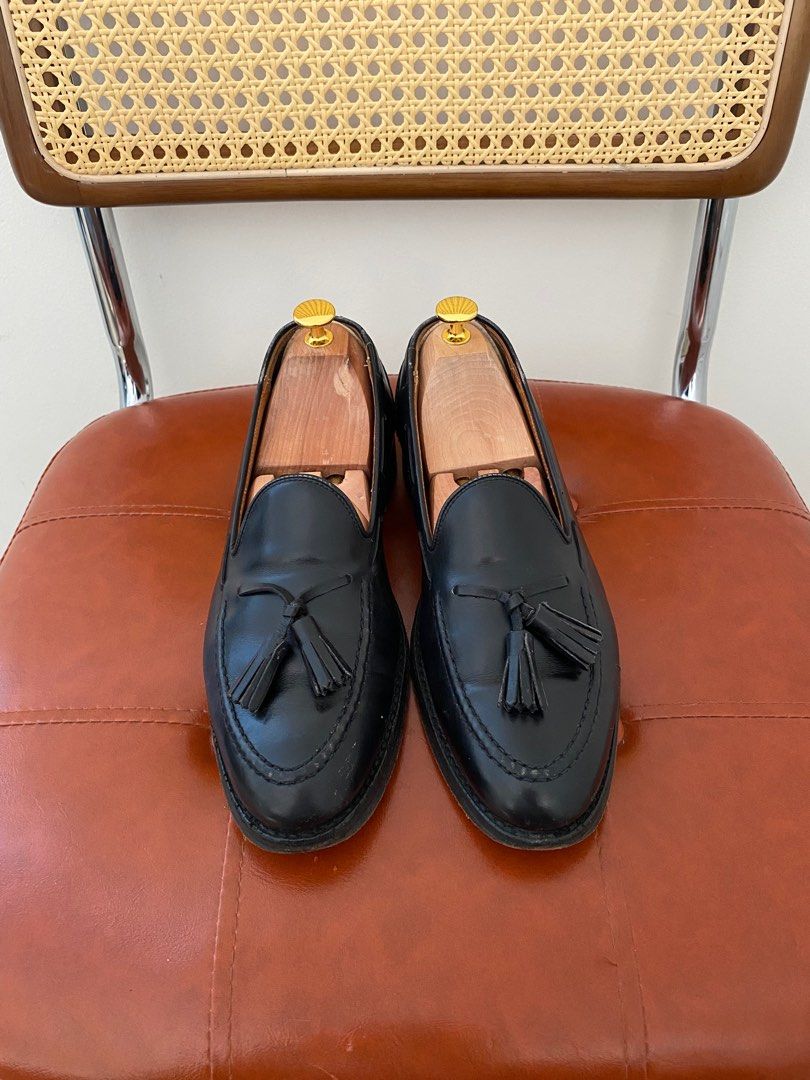 Ralph Lauren Tassel Loafer (Category: Casual Shoes) located in San Pedro. Submitted by shallowpuppet (Listing ID 1361105516, Image 1). Description: Vintage Ralph Lauren Tassel loafer Size: 8D (best fit for size 9) Signs of usage, light heeldrags No box Shoe tree not included BPI/UB/Gcash.