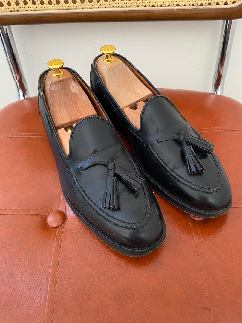 Ralph Lauren Tassel Loafer (Category: Casual Shoes) located in San Pedro. Submitted by shallowpuppet (Listing ID 1361105516, Image 2). Description: Vintage Ralph Lauren Tassel loafer Size: 8D (best fit for size 9) Signs of usage, light heeldrags No box Shoe tree not included BPI/UB/Gcash.