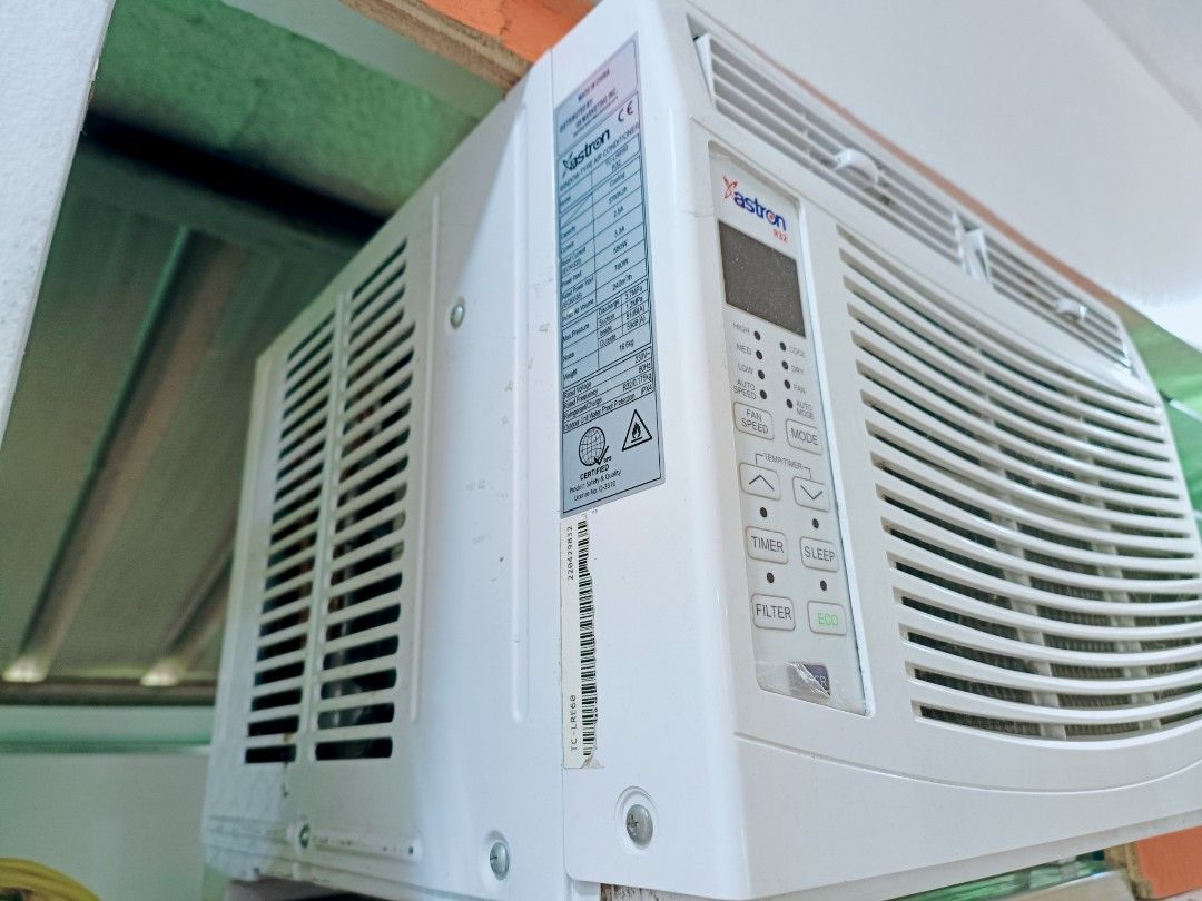 RUSH ‼️ AIRCON 0.6HP (Category: Air Conditioning and Heating) located in Quezon City. Submitted by ivydqueen29 (Listing ID 1361110405, Image 2). Description: RUSH NA ITO ‼️ 5KYAW NALANG Fix na po. ₱5,000 Astron 0.hp Super fresh, super lamig, tipid sa kuryente 💗 Wala ng tatawad.