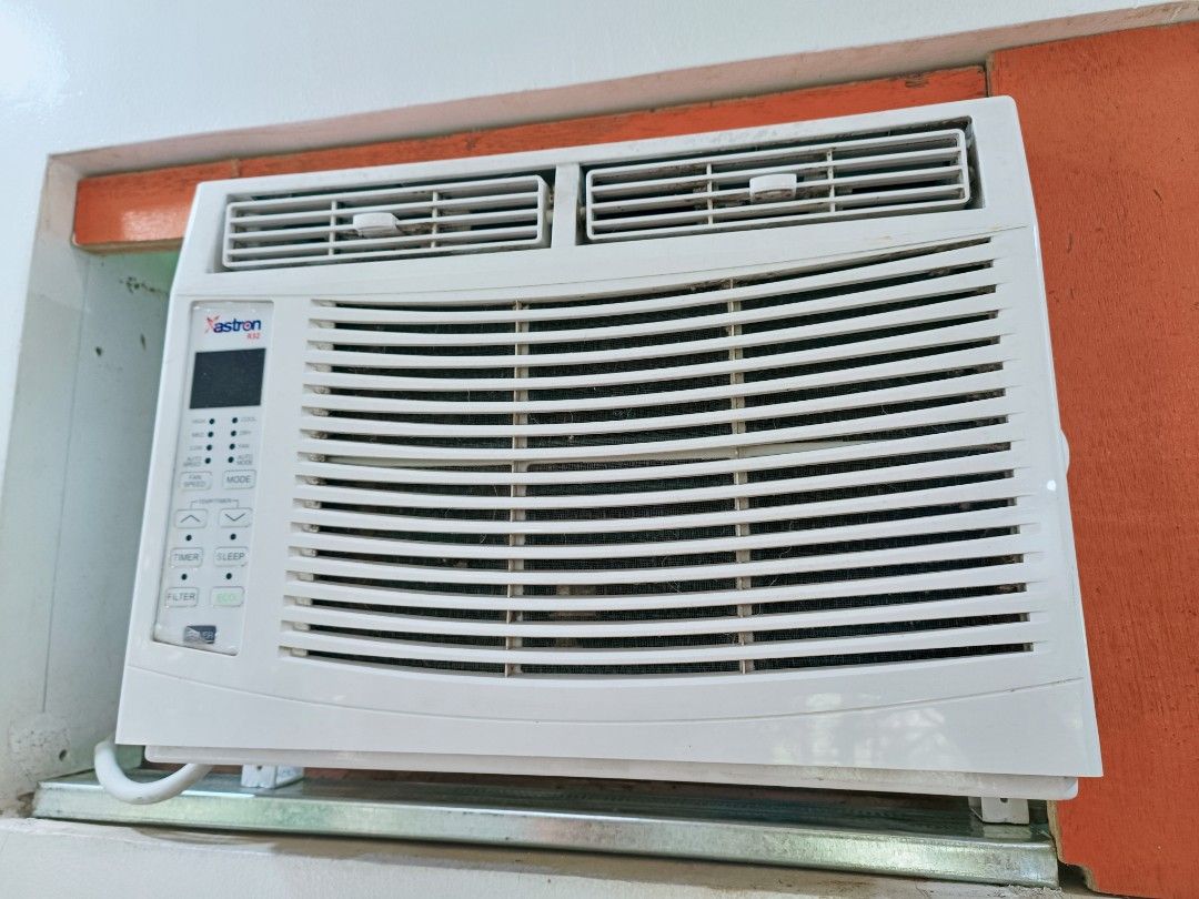 RUSH ‼️ AIRCON 0.6HP (Category: Air Conditioning and Heating) located in Quezon City. Submitted by ivydqueen29 (Listing ID 1361110405, Image 1). Description: RUSH NA ITO ‼️ 5KYAW NALANG Fix na po. ₱5,000 Astron 0.hp Super fresh, super lamig, tipid sa kuryente 💗 Wala ng tatawad.