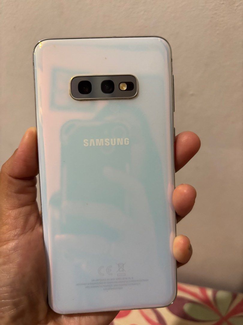 Samsung S10e (Category: Samsung) located in Manila. Submitted by chelleanne25784 (Listing ID 1361156941, Image 2). Description: Like new Dual sim No history of repair No hidden issue Rfs: Nkatambak nlng may mga new phone na.
