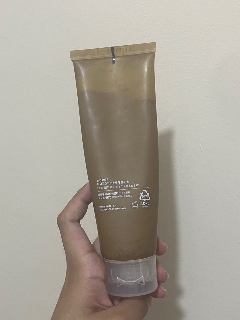 skin1004 madagascar centella ampoule foam (Category: Face Care) located in Tuguegarao City. Submitted by noellestyles (Listing ID 1361080133, Image 3). Description: skin1004 madagascar centella ampoule foam (125ml) authenticity guaranteed 💯🧴 rest assured that the product was used hygienically 🤍 around 85% more left (as you can see in the last pic) -very tipid gamitin because it’s really foamyyyy! 🧼🫧 -really good for double cleansing! bought 