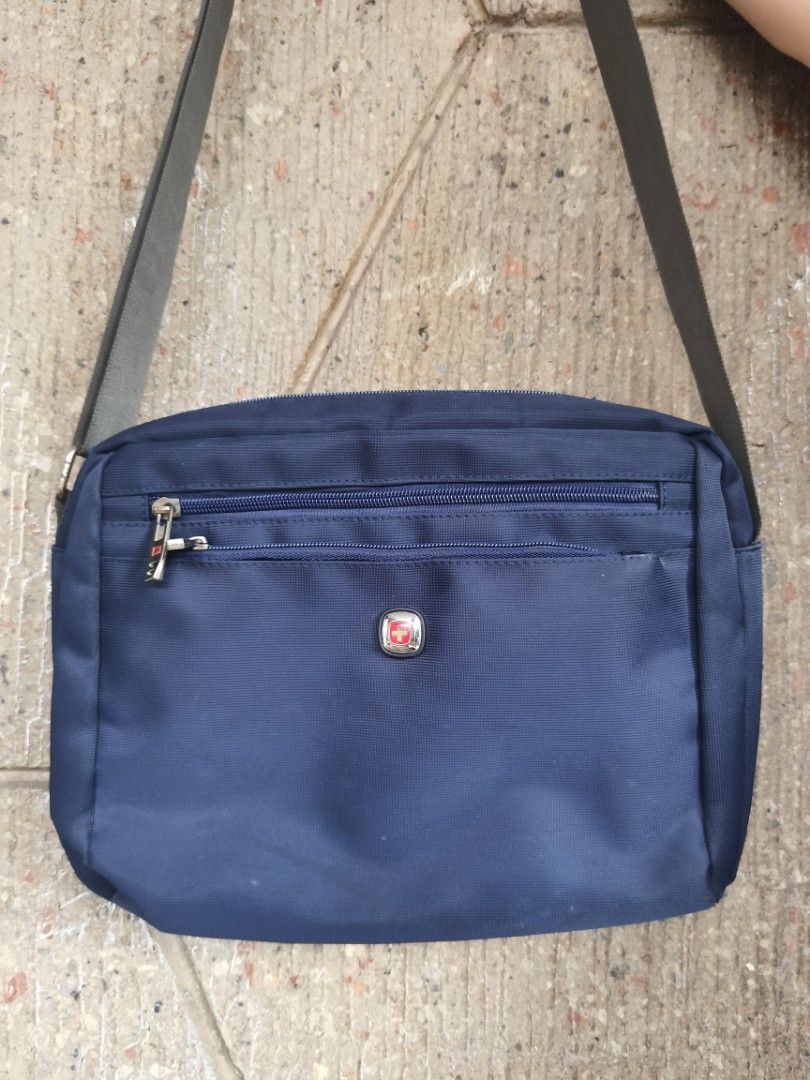 Swiss-made Messenger Bag for Men (Category: Sling Bags) located in Quezon City. Submitted by ps.thriftopia (Listing ID 1361110397, Image 1). Description: Made in Switzerland, used for several years pero maganda at matibay pa kasi swiss-made. Reliable go-to bag. Very durable material made with high quality stitching. Issues: medyo kupas yung ibang hardware as shown in the photos RFS: Decluttering, di na nagagamit.