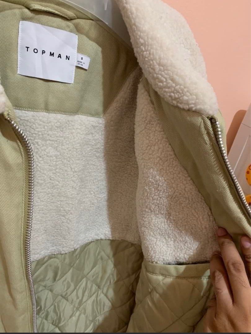 Topman Sherpa Jacket mens jacket (Category: Coats, Jackets and Outerwear) located in Quezon City. Submitted by jelpeach (Listing ID 1361079608, Image 3). Description: Used in Japan No flaws Will fit small to medium built.