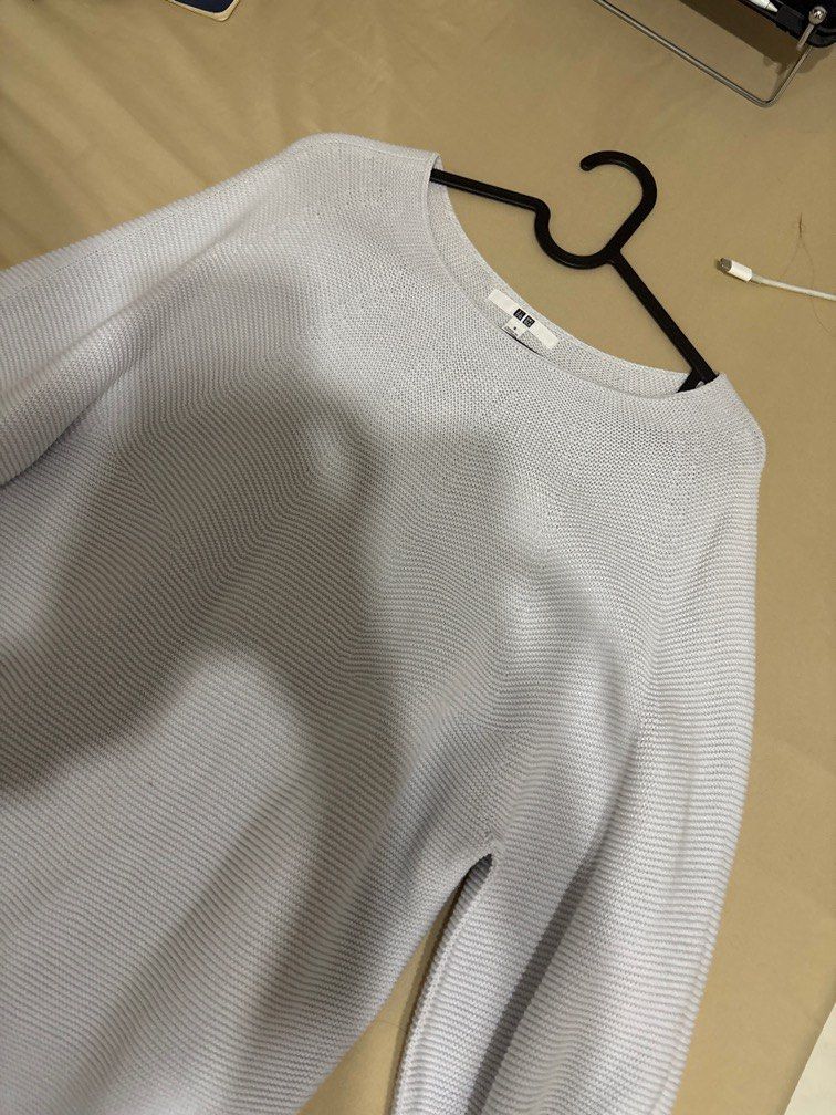Uniqlo Knitted Top Blouse (Category: Blouses) located in Manila. Submitted by c_911 (Listing ID 1361139727, Image 3). Description: Payment first via GCash / BDO SF shouldered by buyer. Prefer Metro Manila buyers pick up via Grab/Lalamove. Feel free to message me for any inquiries Slightly negotiable.