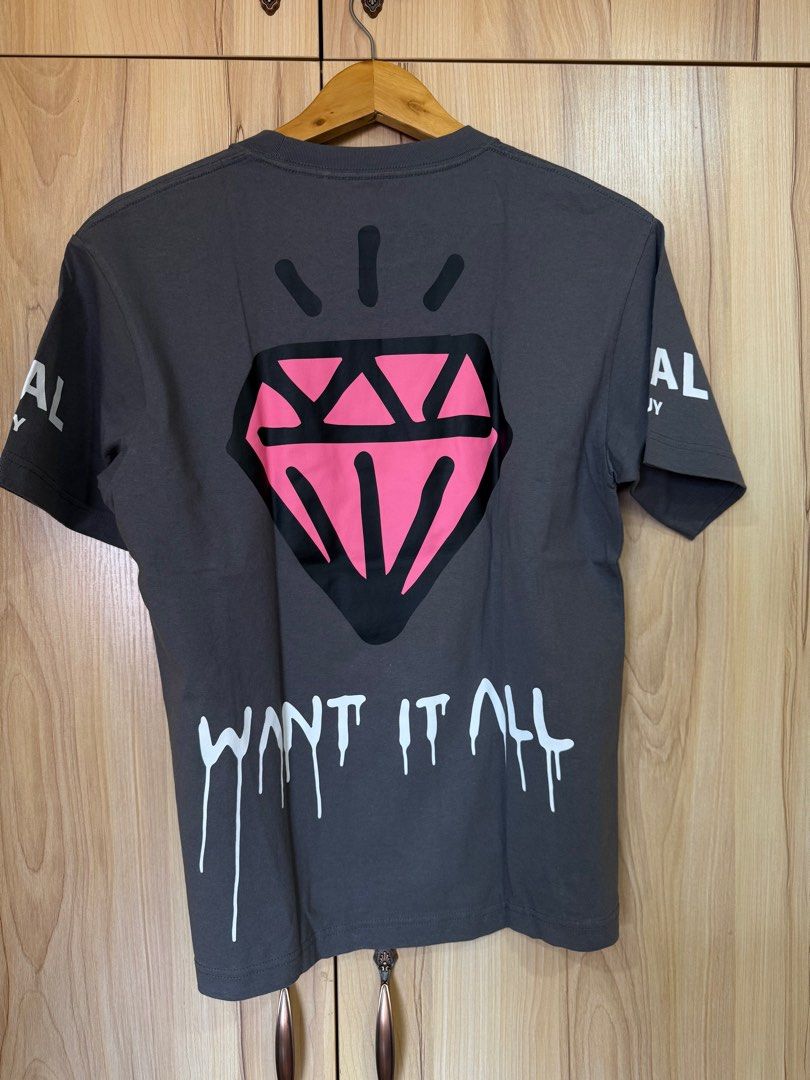 Uniqlo UT T-Shirt (Category: Shirts) located in Manila. Submitted by linkedlin (Listing ID 1361104207, Image 2). Description: .