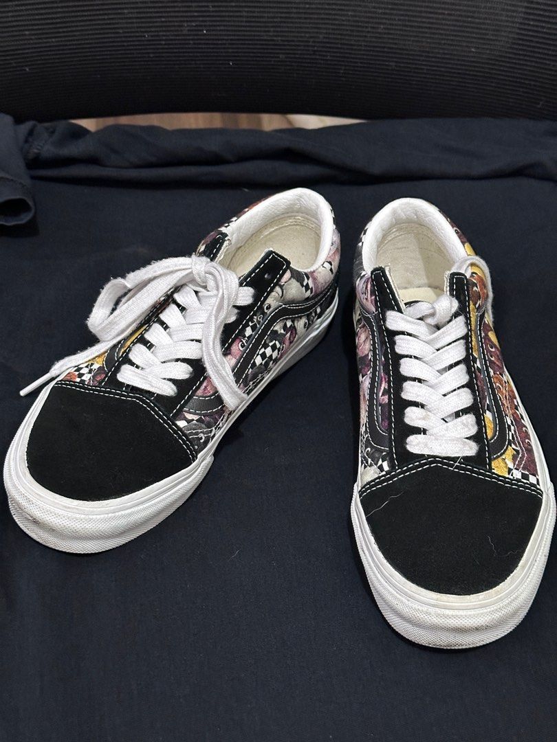 Vans old skool (Category: Sneakers) located in Manila. Submitted by randomitems1006 (Listing ID 1361046603, Image 1). Description: For sale only! vans old skool Size 6.5 womens / size 5 mens / 23cm Only used 2-3x for office No issues, just needs a little cleaning Rfs: decluttering Loc: qc.