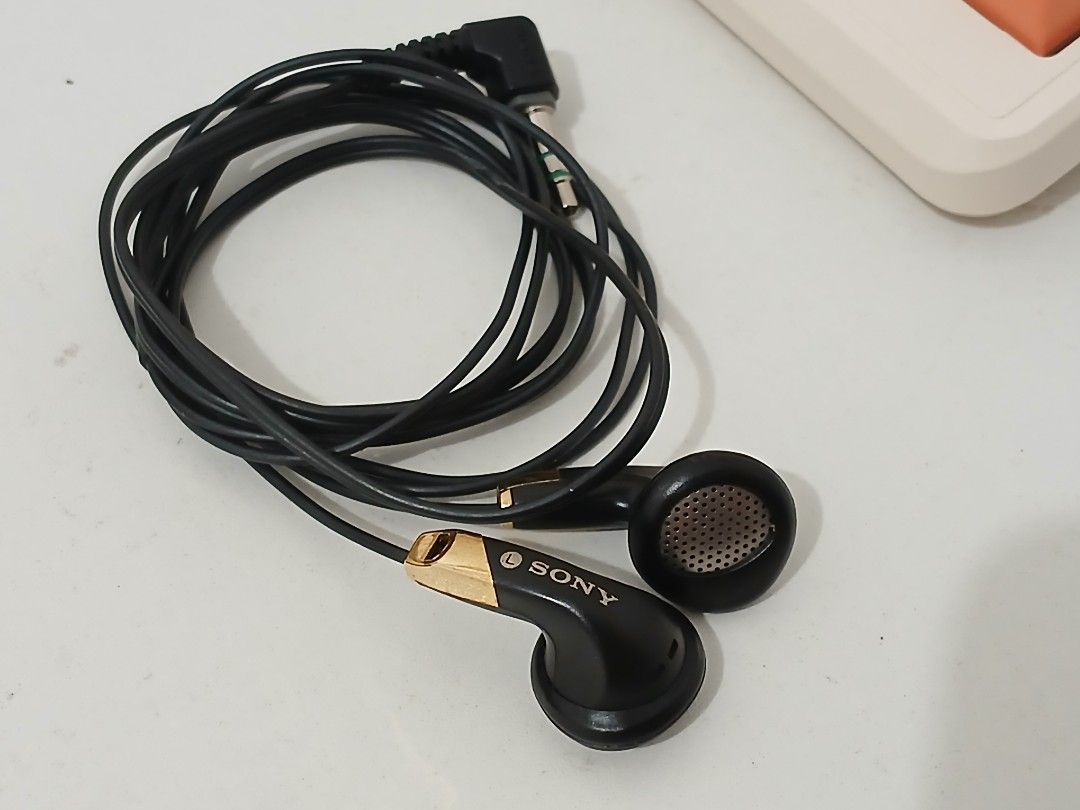 Vintage Sony MDR earphones (Category: Earphones) located in Makati City. Submitted by itsluisyall (Listing ID 1361123483, Image 1). Description: vintage sony mdr earphones from walkman (late 80s) can't find the exact model - good working condition - medyo mahina right ear - good for recabling.
