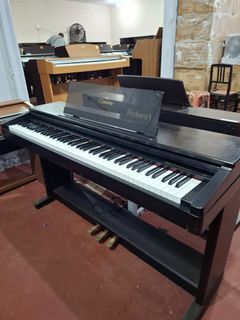 Yamaha Clavinova CLP-670 Digital Piano
