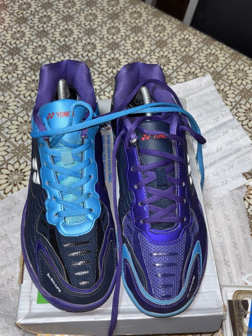Yonex shoes (Category: Sneakers) located in Gapan. Submitted by colvg (Listing ID 1361119180, Image 2). Description: Original yonex shoes for badminton Size Us 8 mens *with tag and box and receipt Free sf jnt courier Loc nueva ecija.
