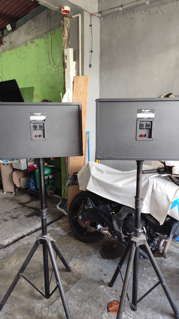 Amplifier + speaker set (Category: Soundbars, Speakers & Amplifiers) located in Taguig. Submitted by chaitosss (Listing ID 1361242616, Image 2). Description: Price is negotiable po. set na po, 2 speakers and amplifier po. Rfs: Tambak nalang po, ginagamit lang pag new year and pasko. Working po! ^_^.
