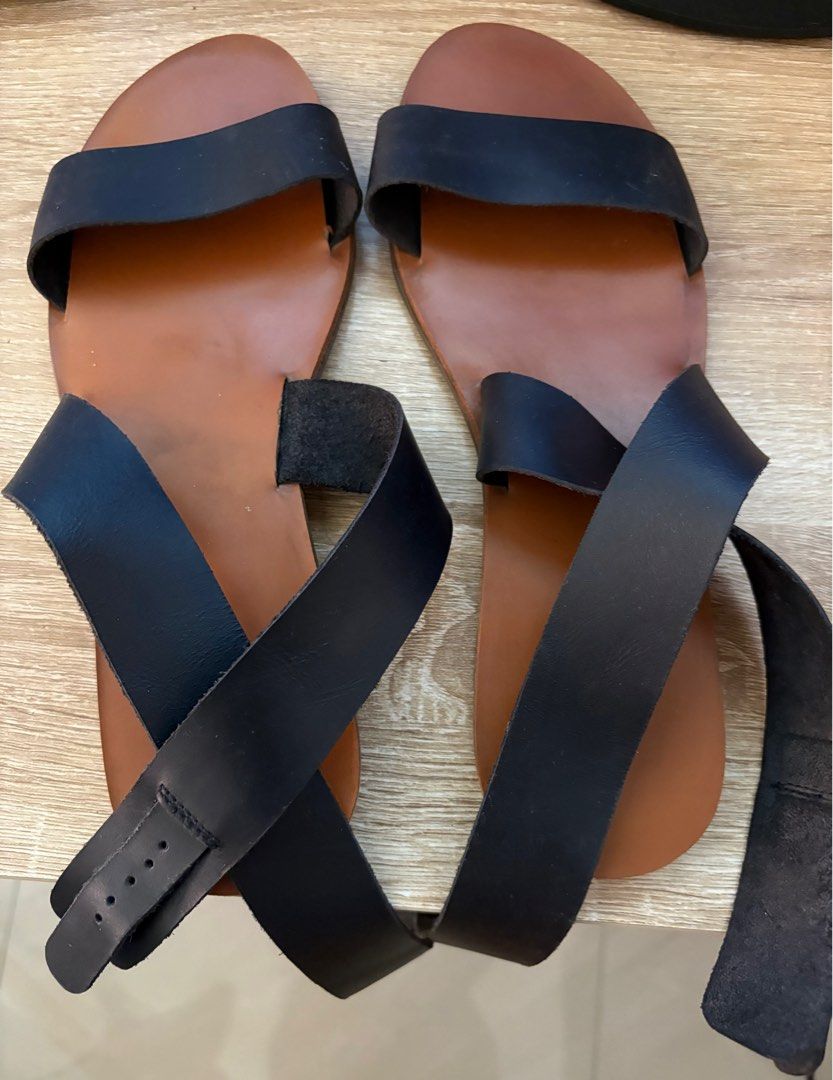 Annie and Lori leather sandals (Category: Slippers and slides) located in Malolos. Submitted by luved_by (Listing ID 1361195498, Image 2). Description: .