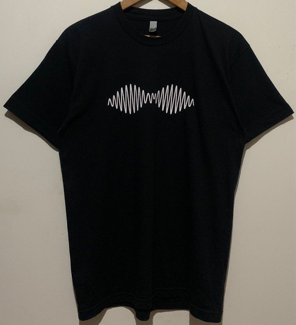 ARCTIC MONKEYS FOR SALE (Category: Tshirts & Polo Shirts ) located in Angeles City. Submitted by browsetheracks (Listing ID 1361229218, Image 1). Description: FOR SALE ARCTIC MONKEYS SUMMER 2014 TOUR TEE 🎱🦓 SIZE M ON TAG (21×28) FITS LARGE MADE IN USA 🇺🇸 OFFICIAL LICENSED MERCHANDISE© *SINGLE STITCH* WITH BACK HIT IN EXCELLENT CONDITION ✓ NO ISSUES! ₱5500+SHIPPING FEE CAN DO MEETUPS AROUND ANGELES CITY, PAMPANGA PM ME FOR MORE INFO AND DETAIL