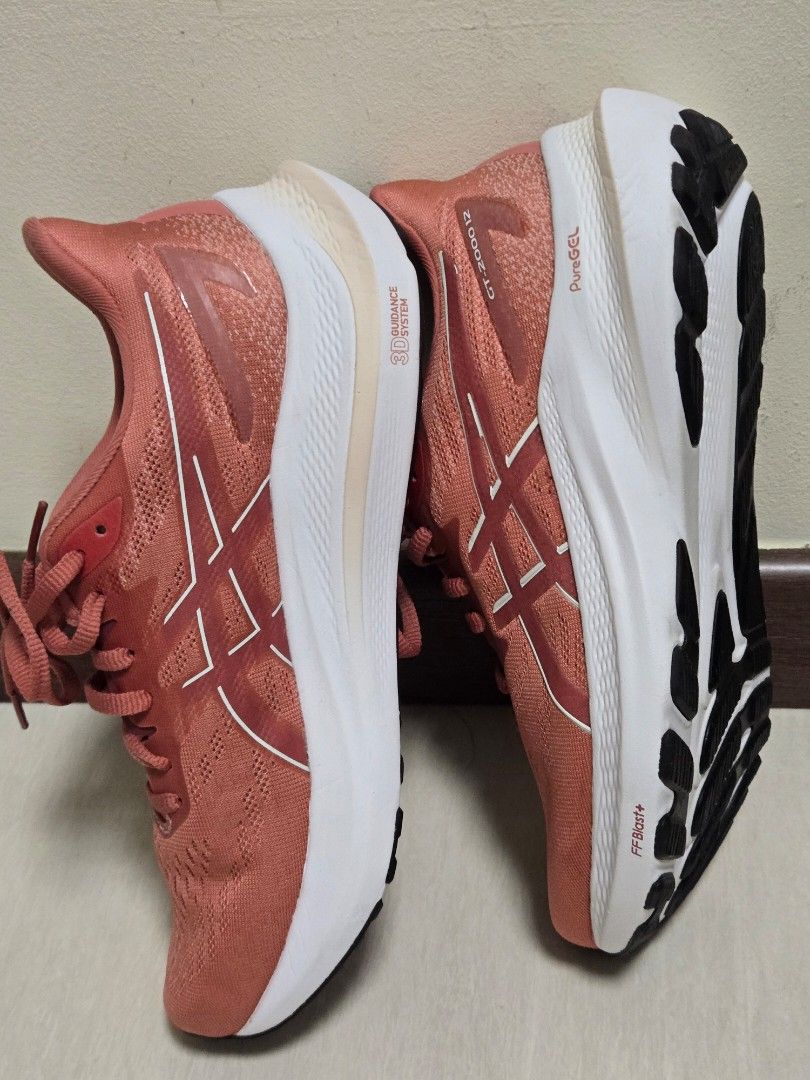 ASICS GT-2000 12 Womens US 7.5 UK 5.5 (Category: Sneakers) located in Singapore. Submitted by maelex (Listing ID 1361267189, Image 3). Description: ASICS GT-2000 12 Womens US 7.5 UK 5.5 Used twice to try only.