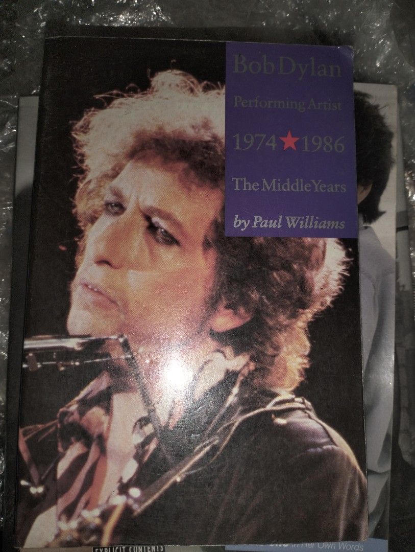 Bob Dylan performing artist 1974-86 (Category: Vinyls) located in Manila. Submitted by ramonrobin.cruz (Listing ID 1361201072, Image 1). Description: Bob Dylan performing artist 1974-86 = ₱1,000.