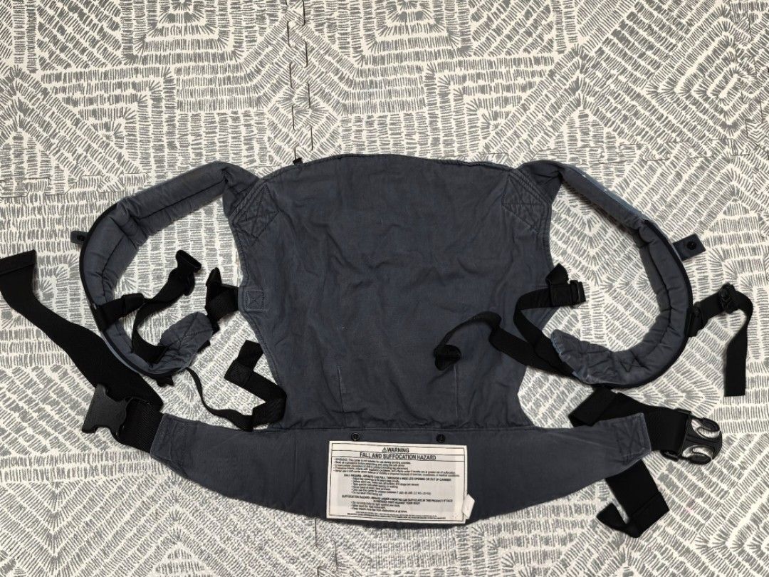 Boba 4G Carrier (Category: Carriers & Slings) located in Baguio. Submitted by jane08 (Listing ID 1361349981, Image 2). Description: Pre-loved and Well-loved carrier. Color fading due to some sun exposure but structure is still ok. Ideal for 7 to 45 pounds baby (acdg to manufacturer).