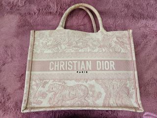 (Category: ) located in . Submitted by luxcloset5 (Listing ID 1361213020, Image 1). Description: .
