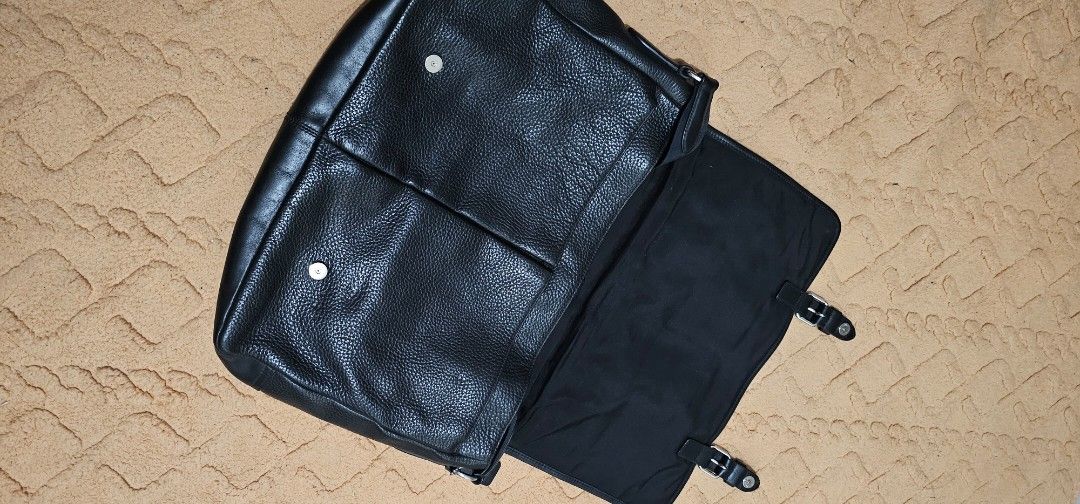 Coach Henry Messenger Black Pebble Leather (Category: Luxury Bags & Wallets) located in Quezon City. Submitted by geclutter (Listing ID 1361320714, Image 3). Description: Coach Henry Messenger Black Pebble Leather No dust bag or box. Shipping to be shouldered by the buyer. Location: Near SM North Edsa.