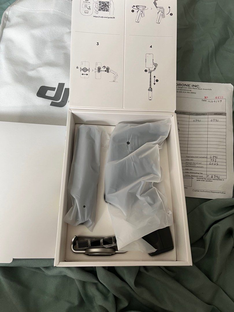 DJI Osmo Mobile 6 (Category: Gimbals & Stabilizers ) located in Mandaluyong City. Submitted by jenvm (Listing ID 1361247642, Image 2). Description: Bought this last year sa SM Megamall with receipt. Hindi na nagamit. Open for testing lang..