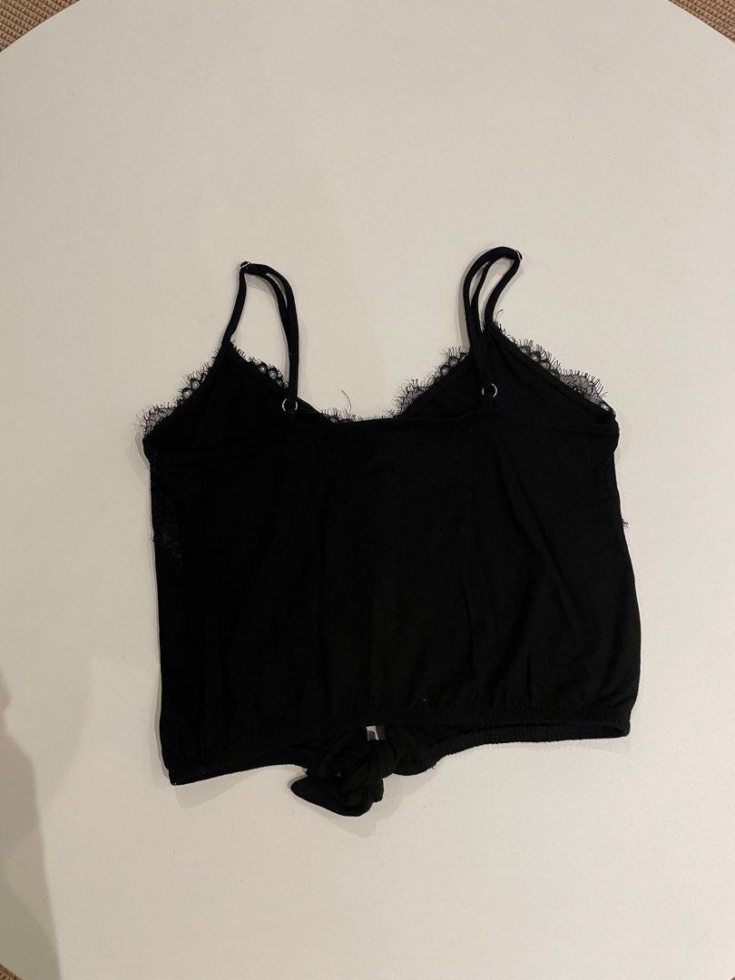 Forever 21 sleeveless lace top (Category: Sleeveless) located in Muntinlupa City. Submitted by henlo03 (Listing ID 1361304429, Image 3). Description: Lightly used No flaws Lalamove available.