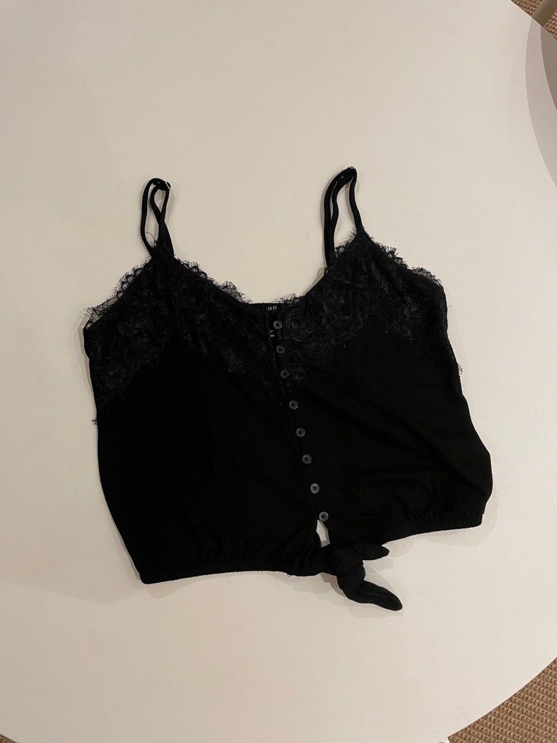 Forever 21 sleeveless lace top (Category: Sleeveless) located in Muntinlupa City. Submitted by henlo03 (Listing ID 1361304429, Image 1). Description: Lightly used No flaws Lalamove available.