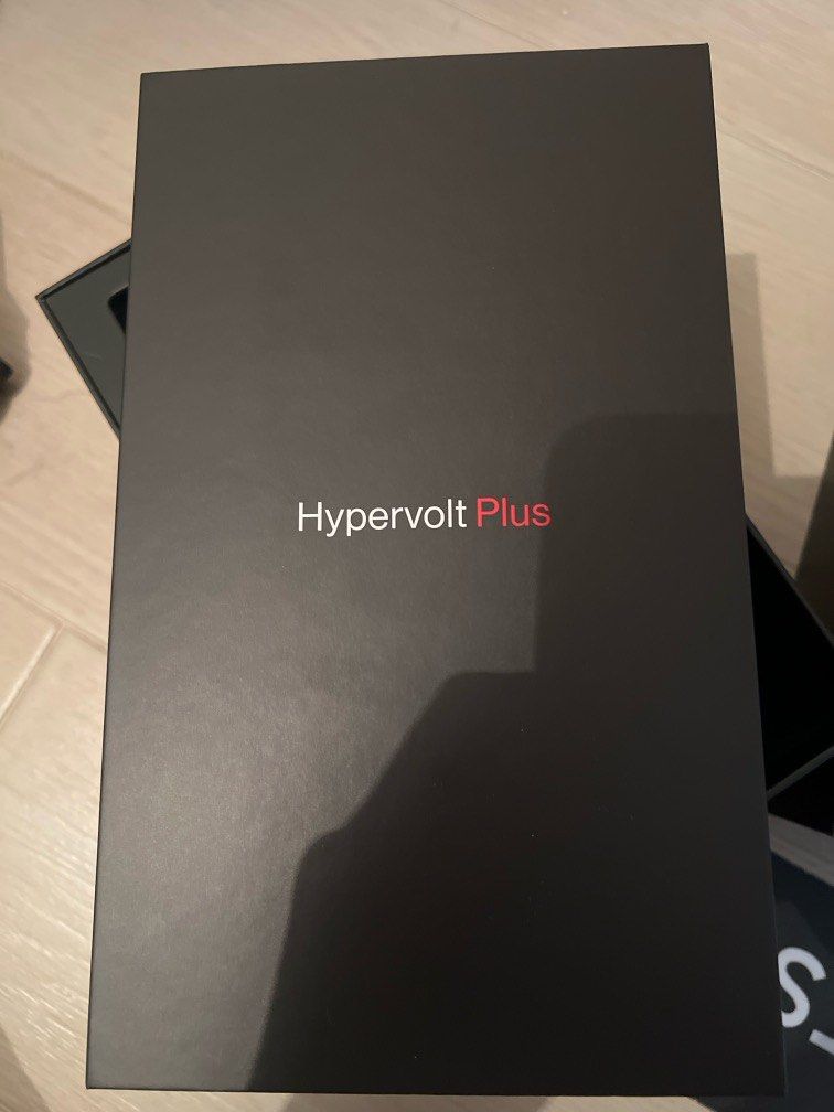 Hypervolt Plus （分類：按摩紓緩用品）位於 Hong Kong。 由 wilsonkong35 提交（商品編號 1361342158，圖片 2）。簡介： 當時在豐澤購入，只使用了一次，全部配件齊全，盒、說明書、應用程式紙都齊全🙏。