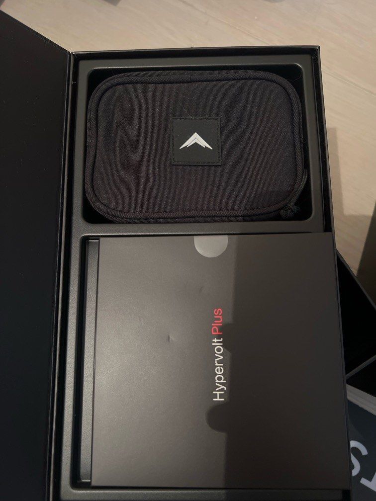 Hypervolt Plus （分類：按摩紓緩用品）位於 Hong Kong。 由 wilsonkong35 提交（商品編號 1361342158，圖片 3）。簡介： 當時在豐澤購入，只使用了一次，全部配件齊全，盒、說明書、應用程式紙都齊全🙏。