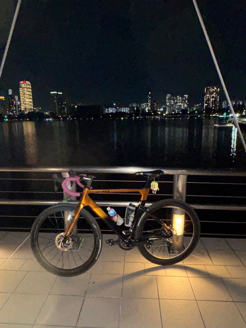 Java Air Fuco (Category: Bicycles) located in Singapore. Submitted by joon0 (Listing ID 1361285231, Image 1). Description: Couple scratches but otherwise all works good. Bought from a shop couple months ago but stopped using frequently since a month ago may be abit dusty but will clean off Full carbon. .