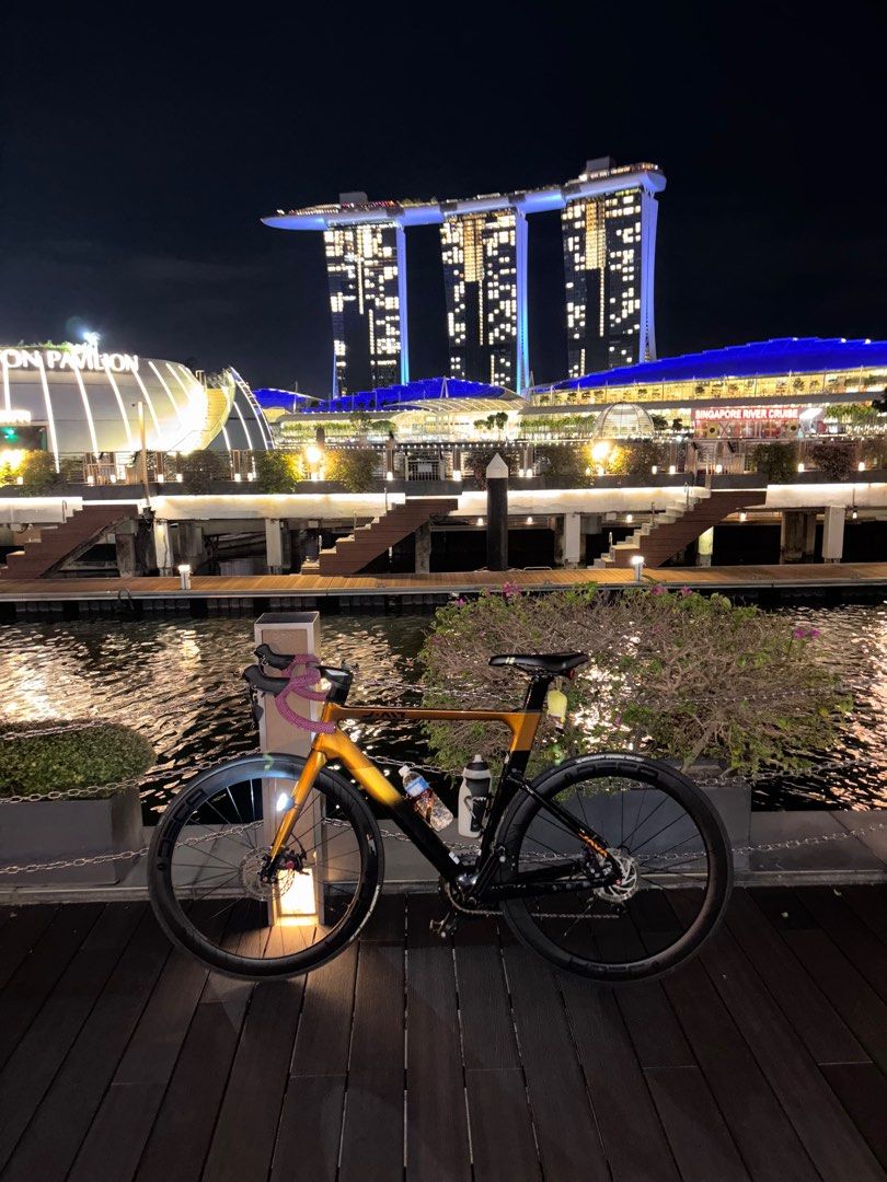 Java Air Fuco (Category: Bicycles) located in Singapore. Submitted by joon0 (Listing ID 1361285231, Image 3). Description: Couple scratches but otherwise all works good. Bought from a shop couple months ago but stopped using frequently since a month ago may be abit dusty but will clean off Full carbon. .