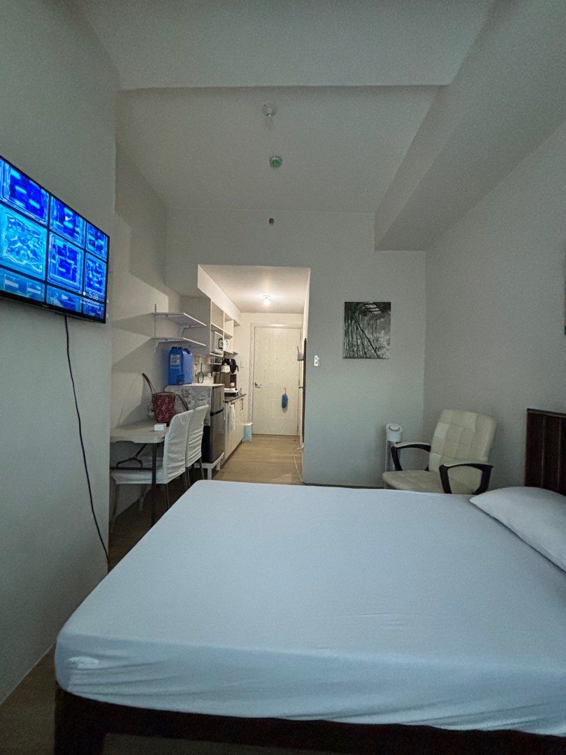 Katipunan Condo for rent (Category: Apartments & Condos) located in Quezon City. Submitted by gcc216 (Listing ID 1361205248, Image 3). Description: Fully furnished studio type condo at the 22nd floor of Vista 309 Katipunan avenue Quezon City . Fronting Ateneo de Manila , walking distance to Mirriam College and one tricycle ride to UP & UP Town Center. Amenities in the bldg: Swimming pool, airconditioned Study Room with wifi and Gym for tenants on