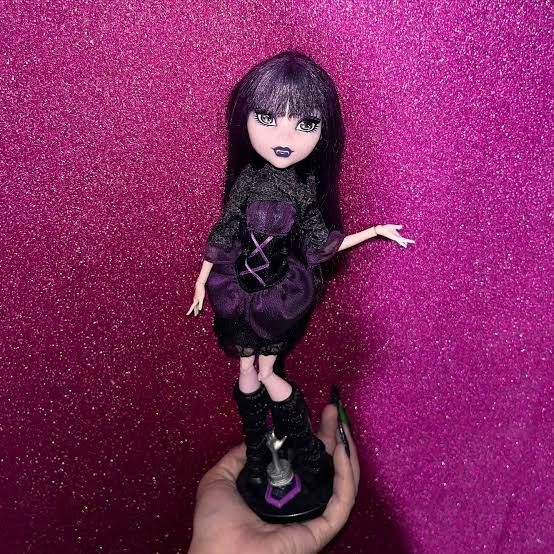 LF ELISSABAT MONSTER HIGH DOLL!!!! (Category: Figurines & Statues) located in Bacoor. Submitted by strvv.clothes (Listing ID 1361253348, Image 1). Description: LF budget friendly seller 😭🙏🏼 preferably ung Frights camera action!!!.
