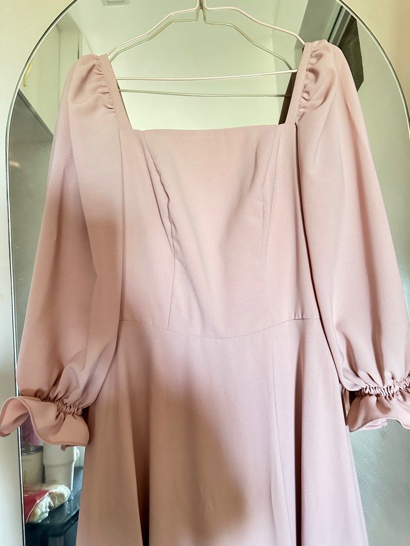 Long gown for sale (Category: Evening dresses & gowns) located in Cabanatuan. Submitted by ldej20 (Listing ID 1361204213, Image 3). Description: customed made for 3.5k each selling low used for 3 hrs lang best fit medium.