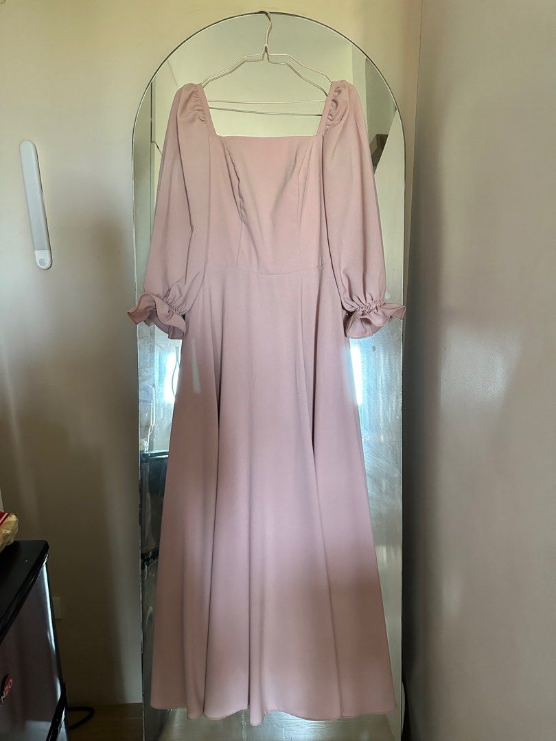 Long gown for sale (Category: Evening dresses & gowns) located in Cabanatuan. Submitted by ldej20 (Listing ID 1361204213, Image 2). Description: customed made for 3.5k each selling low used for 3 hrs lang best fit medium.