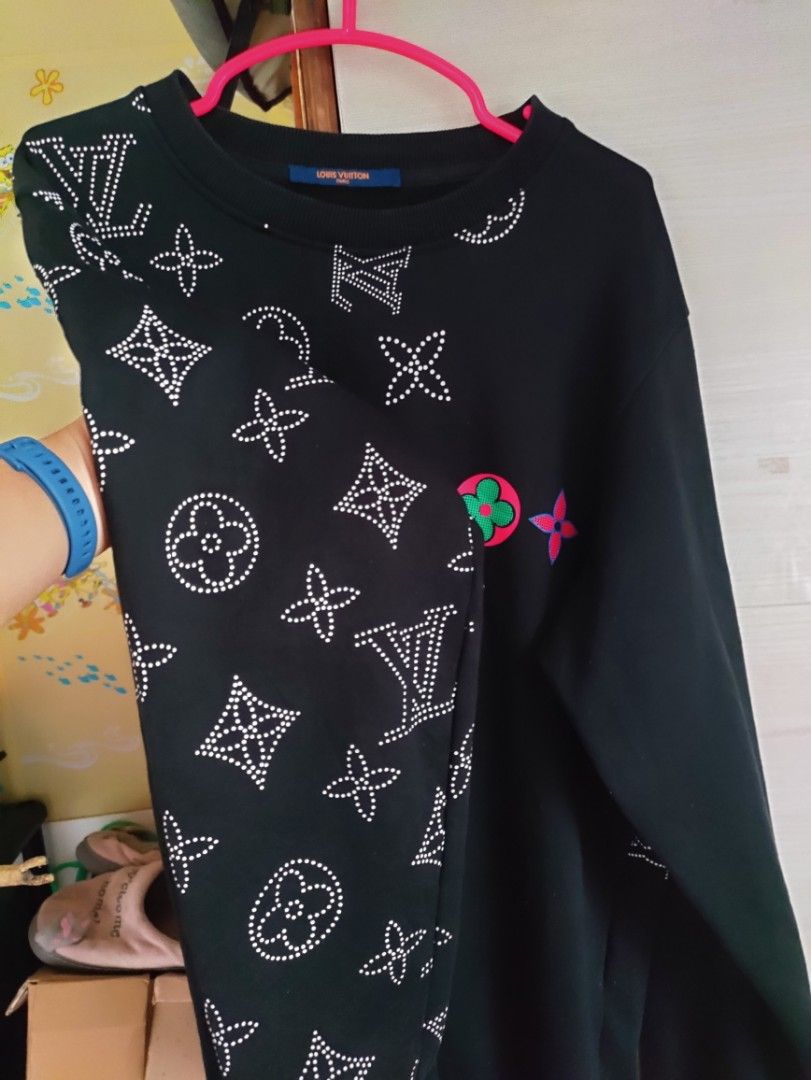 Louis Vuitton Sweatshirt LV printed (Category: Coats, Jackets and Outerwear) located in Quezon City. Submitted by vhamie (Listing ID 1361204526, Image 2). Description: Makapal tela, no issue and so on. sobrang ganda in actual, black na black parin. Can be Unisex meduim on tag (22x27 dimes) All solid print parin✅ Can do meet up.