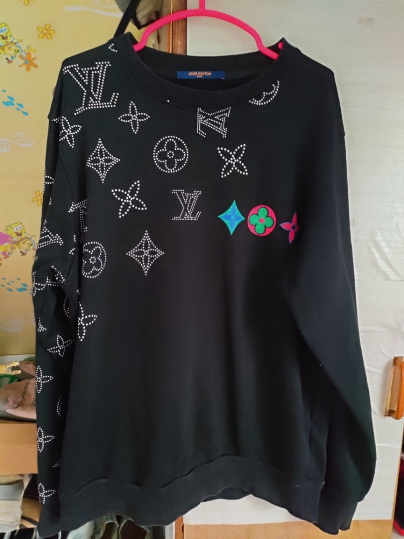 Louis Vuitton Sweatshirt LV printed (Category: Coats, Jackets and Outerwear) located in Quezon City. Submitted by vhamie (Listing ID 1361204526, Image 3). Description: Makapal tela, no issue and so on. sobrang ganda in actual, black na black parin. Can be Unisex meduim on tag (22x27 dimes) All solid print parin✅ Can do meet up.