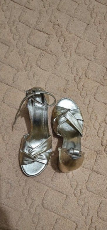 Mango Metallic Heel Sandals (Category: Heels) located in Quezon City. Submitted by geclutter (Listing ID 1361317183, Image 3). Description: Mango Metallic Heel Sandals Worn once. Some specks of discoloration (di naman noticeable) after being in storage. Negotiable! No box na po. Shipping only 😅 Shipping to be shouldered by the buyer. Location: Near SM North Edsa.