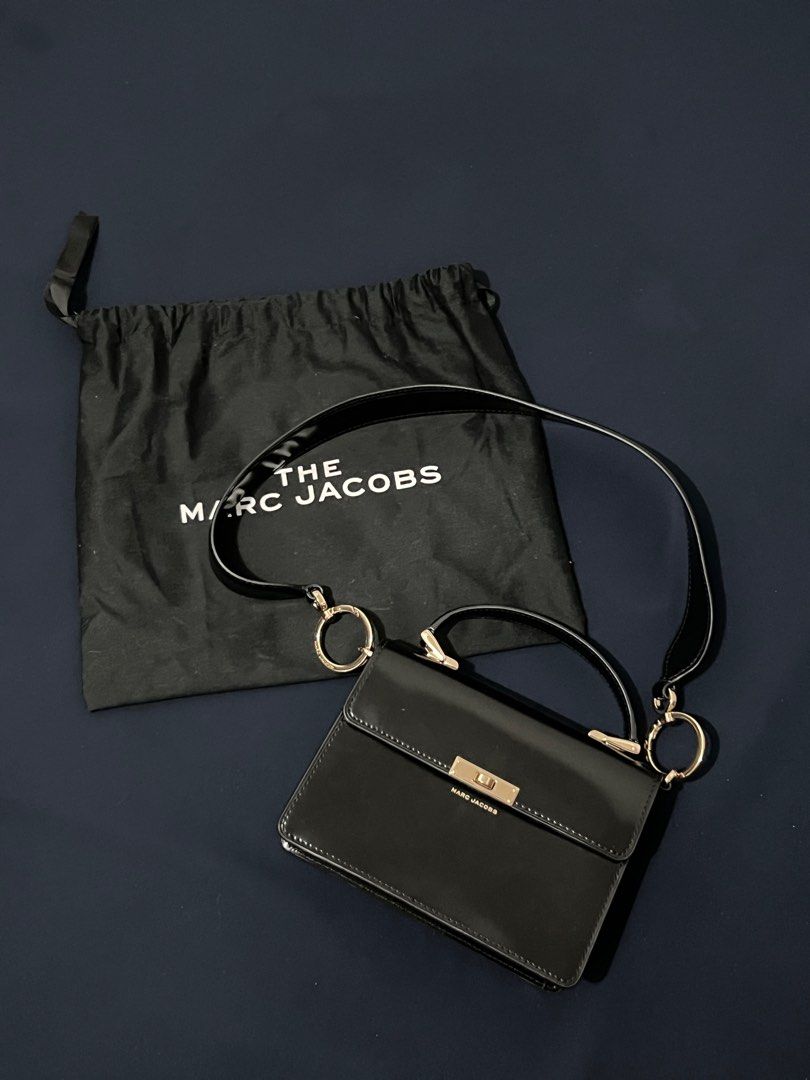 Marc Jacobs Downtown in Black (Category: Luxury Bags & Wallets) located in Rizal. Submitted by tnrox98 (Listing ID 1361345906, Image 1). Description: Declutterring 100% original marc jacobs Bag, dustbag, cards.