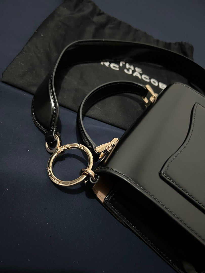 Marc Jacobs Downtown in Black (Category: Luxury Bags & Wallets) located in Rizal. Submitted by tnrox98 (Listing ID 1361345906, Image 3). Description: Declutterring 100% original marc jacobs Bag, dustbag, cards.