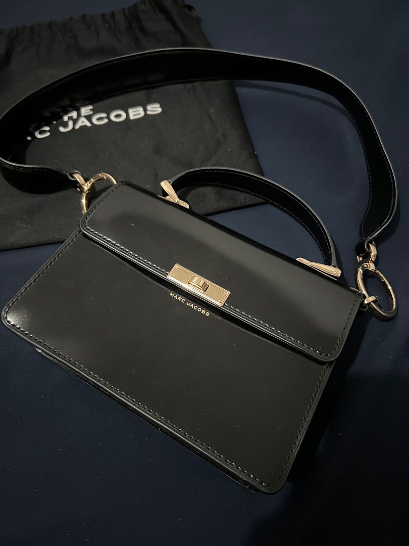 Marc Jacobs Downtown in Black (Category: Luxury Bags & Wallets) located in Rizal. Submitted by tnrox98 (Listing ID 1361345906, Image 2). Description: Declutterring 100% original marc jacobs Bag, dustbag, cards.
