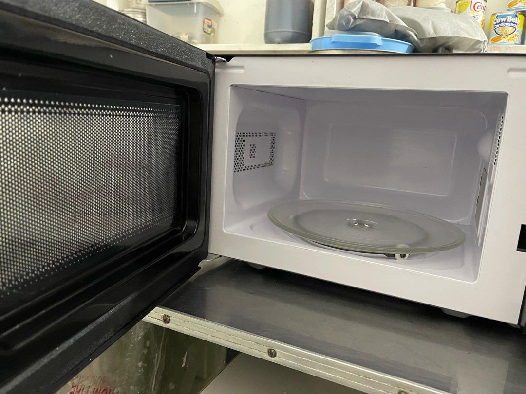 Microwave and Induction (Category: Cookers) located in Manila. Submitted by reincastillo (Listing ID 1361222233, Image 3). Description: Selling as pack, 4mos used only .