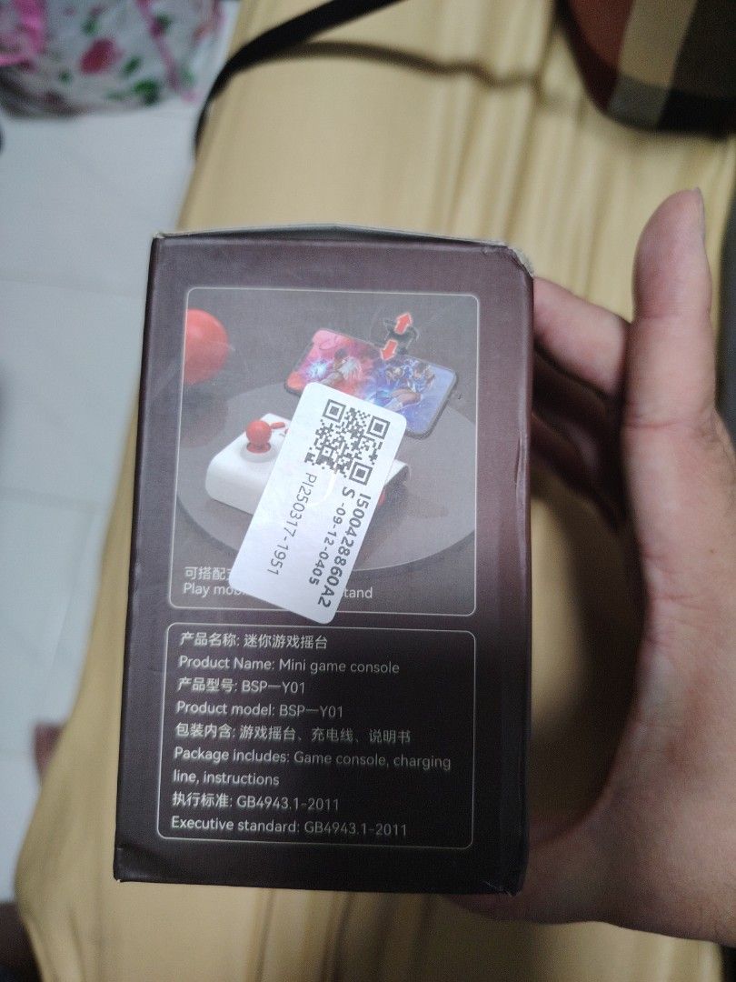Mini game controller (Category: Controllers) located in Singapore. Submitted by snkliver (Listing ID 1361201666, Image 2). Description: Mini game console.