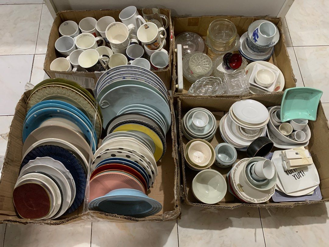 Mix kitchenware (Category: Other Kitchenware & Tableware) located in Manila. Submitted by akotisay (Listing ID 1361322291, Image 1). Description: FOR SALE MIX GLASSWARES/ CERAMICS MUGS 23 pcs PLATES 43 pcs SMALL BOWLS ETC. SOLD AS PACK PWEDE PO PANIMULA SA GUSTO MAG NEGOSYO PICK UP NIYO LANG PO OR LALAMOVE AROUND NCR CENTRAL SIGNAL VILLAGE TAGUIG CITY PM OR TXT 09957525547 3000.